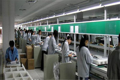 在工廠當(dāng)保安的那些年，我被三個女孩倒追過